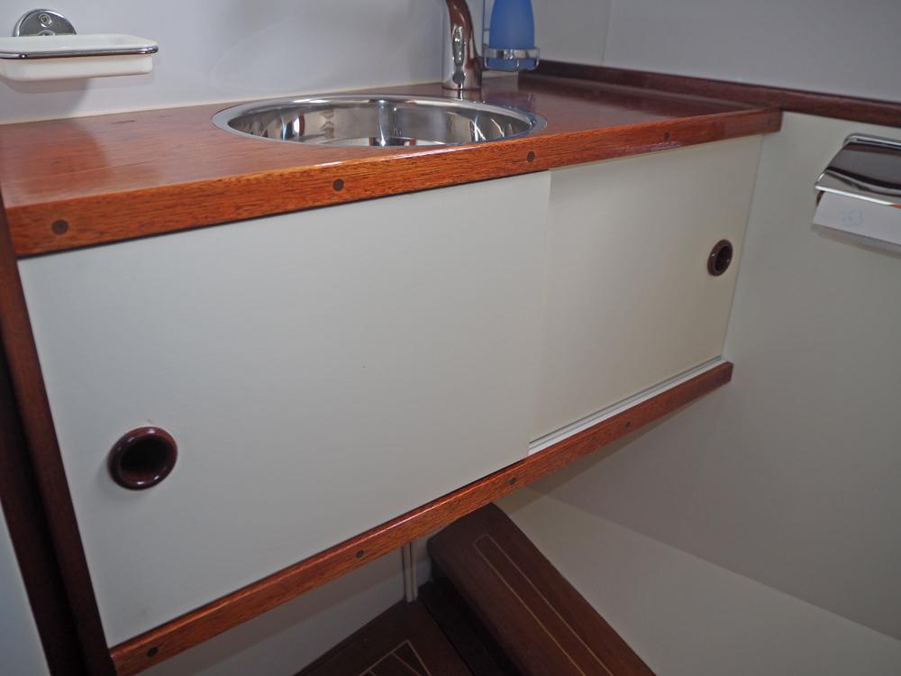 Cabin en avant, H&eacute;bergements